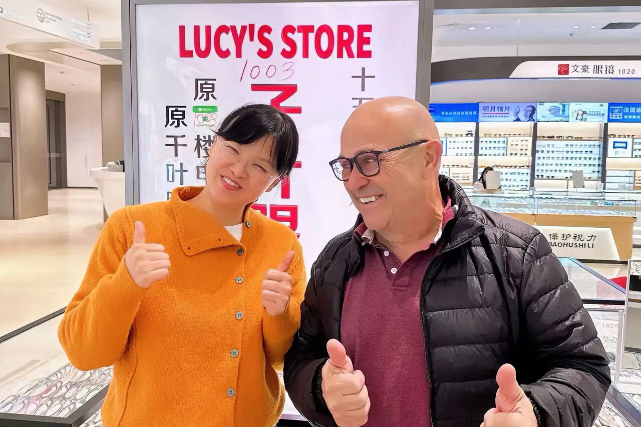 子叶眼镜店での国際顧客
